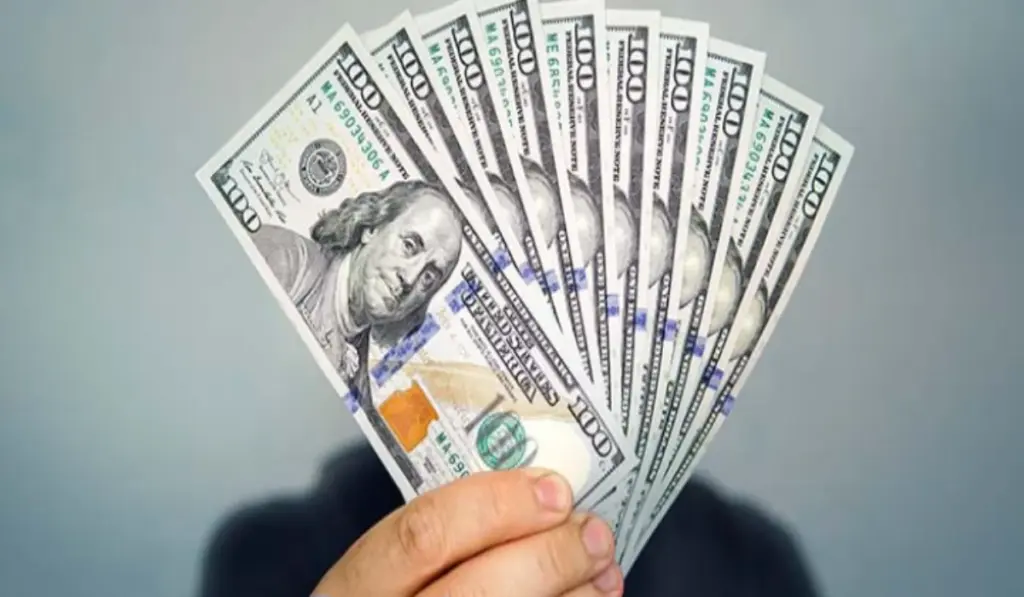 استقر سعر الدولار اليوم السبت 14-6-2025، أمام الجنيه المصري بكل البنوك العاملة في مصر، وسجل متوسط سعر الصرف فى البنك المركزى المصرى عند 49.71 جنيه للشراء، 49.85 جنيه للبيع، وفي البنك الأهلي المصري عند سعر 49.72 جنيه للشراء، 49.82 جنيه للبيع. كما استقر السعر بالبنك التجارى الدولى-cib عند 49.72 جنيه للشراء، 49.82 جنيه للبيع، وفى بنك الإسكندرية، سجل 49.72 جنيه للشراء، 49.82 جنيه للبيع.