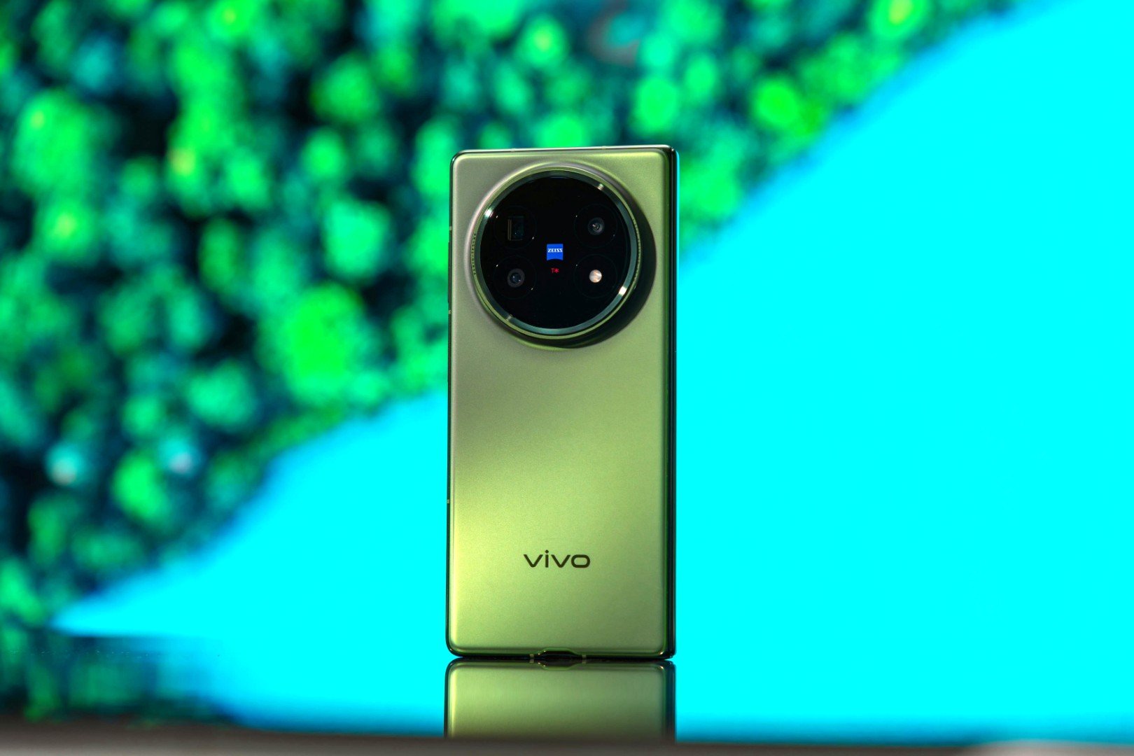 هاتف Vivo X Fold 5 ينطلق رسميًا.. تصميم أنيق وأداء فائق مع أقوى حماية ضد الماء