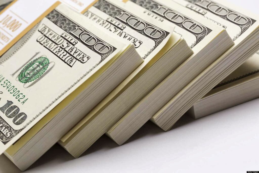 تراجع طفيف في سعر الدولار أمام الجنيه المصري بمنتصف تعاملات الأحد 31 أغسطس 2025