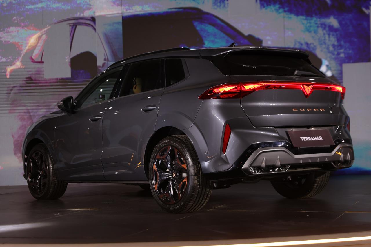 “تخفيضات جديدة على كوبرا تيرامار.. أبرز سيارة رياضية فاخرة في السوق المحلية!”