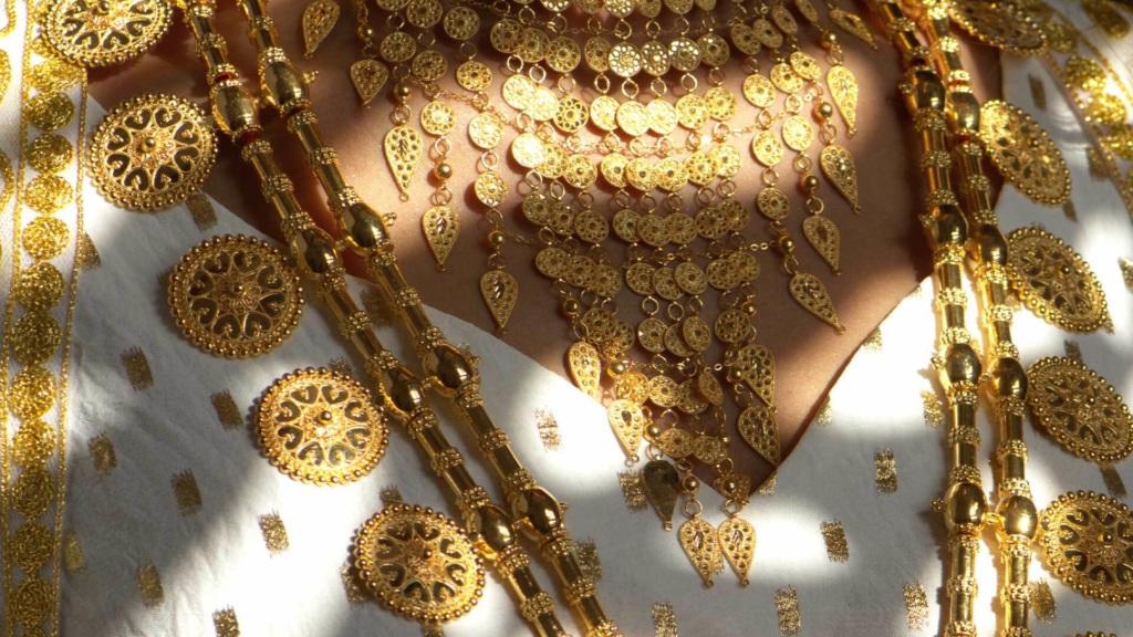 سعر الذهب اليوم.. نار في عيار 24 ووجع قلب للمقبلين على الزواج!