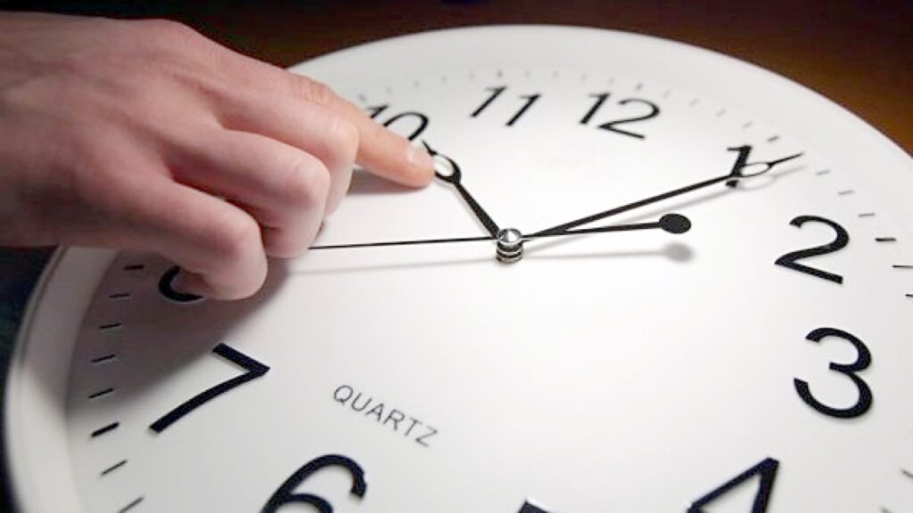 التوقيت الشتوي 2025 في مصر يبدأ الخميس 30 أكتوبر.. اعرف موعد تعديل الساعة رسميًا