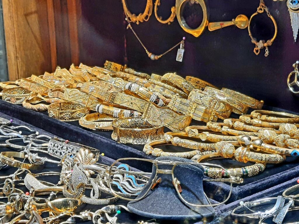 سعر الذهب اليوم في مصر الأحد 9 نوفمبر 2025.. تراجع جديد وعيار 21 يفاجئ الأسواق