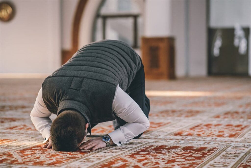 هل يجوز أداء الصلاة أثناء الجوع؟ نصائح وفتاوى دار الإفتاء المصرية