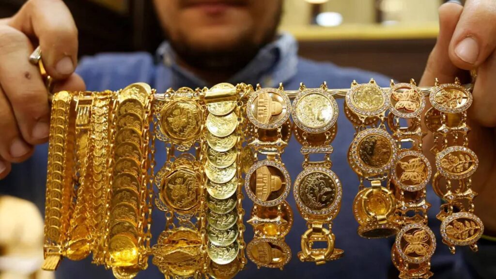 هدوء في سوق الذهب.. تعرف على أسعار اليوم الجمعة في المحلات والصاغة