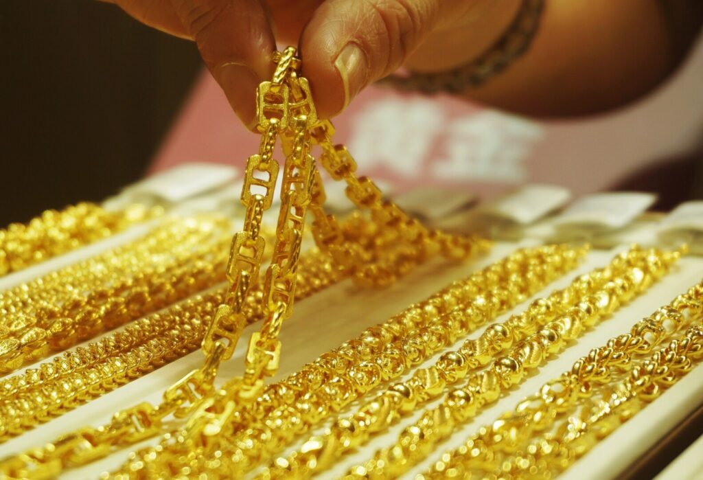 أسعار الذهب اليوم.. عيار 21 يسجل 6309 جنيهات والجنيه الذهب يتخطى 50 ألفًا أسعار الذهب اليوم.. عيار 21 يسجل 6309 جنيهات والجنيه الذهب يتخطى 50 ألفًا