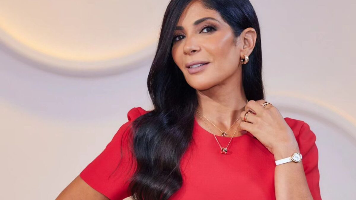 منى زكي تكشف حقيقة الحجز على أموالها في 3 بنوك.. تفاصيل بيانها القانوني