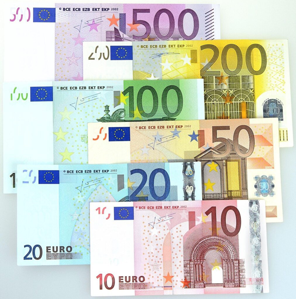 ارتفاع سعر اليورو اليوم في البنوك المصرية.. اعرف سعر الشراء والبيع الأحد 6 سبتمبر ارتفاع سعر اليورو اليوم في البنوك المصرية.. اعرف سعر الشراء والبيع الأحد 6 سبتمبر