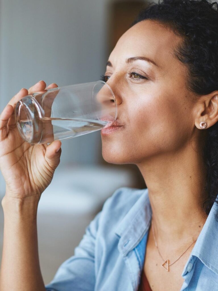 قلة شرب المياه.. 7 أضرار صادمة تصيب جسمك دون أن تنتبه قلة شرب المياه.. 7 أضرار صادمة تصيب جسمك دون أن تنتبه