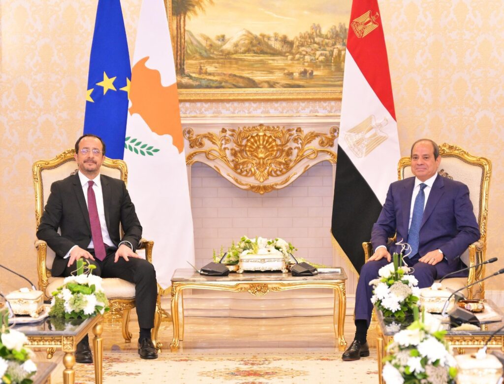 الربط الكهربائي في الصدارة.. السيسي يكشف تفاصيل التعاون مع قبرص واليونان الربط الكهربائي في الصدارة.. السيسي يكشف تفاصيل التعاون مع قبرص واليونان