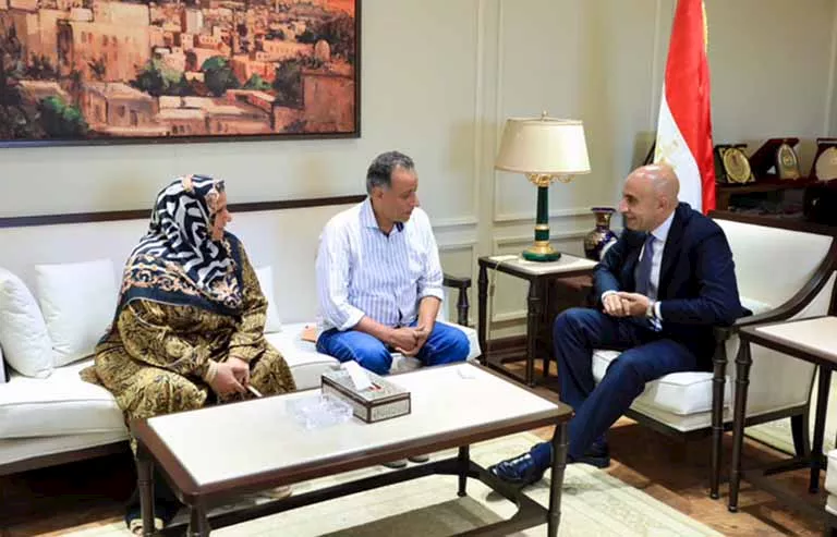 وزير التعليم يكرم نادر علي وصالحة أبو الفضل.. ويشيد بنماذج الانتماء وتحمل المسؤولية مسودة تلقائية