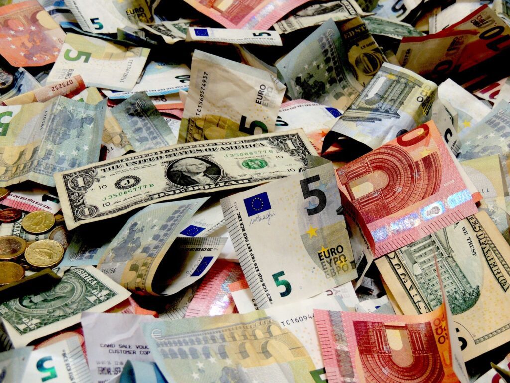أسعار العملات اليوم السبت 12 سبتمبر 2026.. سعر الدولار واليورو أمام الجنيه أسعار العملات اليوم السبت 12 سبتمبر 2026.. سعر الدولار واليورو أمام الجنيه