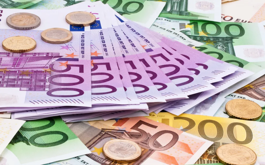 سعر اليورو اليوم الاثنين 14 سبتمبر 2026.. ارتفاع العملة الأوروبية أمام الجنيه سعر اليورو اليوم الاثنين 14 سبتمبر 2026.. ارتفاع العملة الأوروبية أمام الجنيه