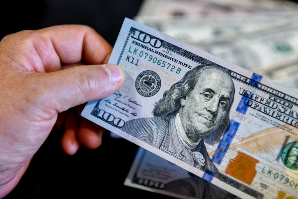 الدولار بكام؟.. سعر العملة الأمريكية في البنوك المصرية