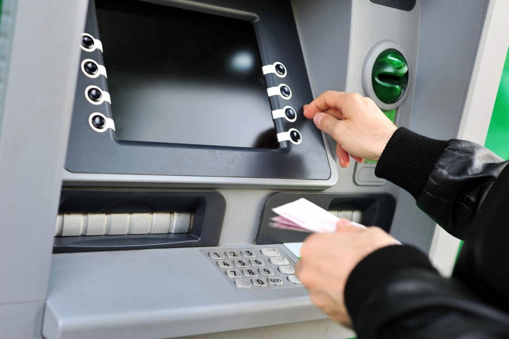 حد السحب اليومي من ATM في مصر.. كم جنيه يمكن سحبه من الماكينة؟ حد السحب اليومي من ATM في مصر.. كم جنيه يمكن سحبه من الماكينة؟